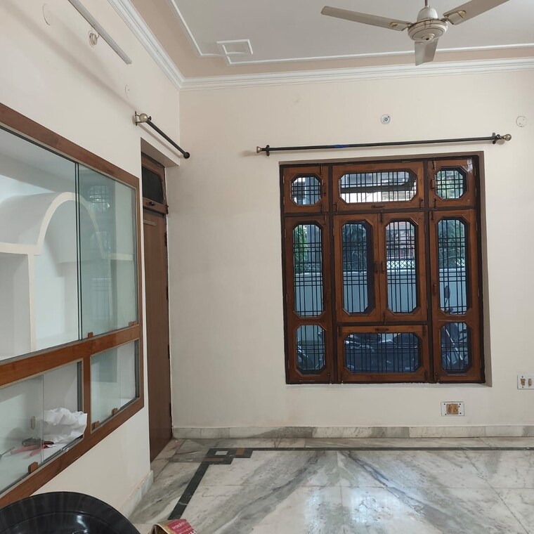 Room, gomti nagar Pg For Boys & Girls In Gomti Nagar 9703896