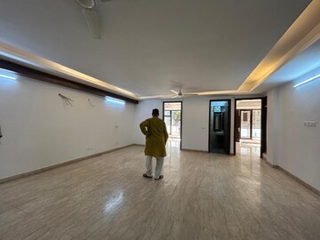 Room in 3 BHK Builder Floor at Saket – for Rent