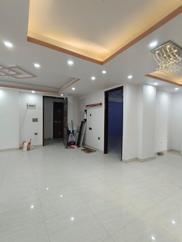 Room in 2 BHK Builder Floor at Krishna Vatika Society, Sector 4 Greater Noida – for Sale