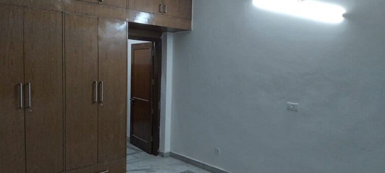 Room, sector 14 1 Bedroom 558 Sq.Ft. Independent House In Sector 14 Gurgaon 9703943