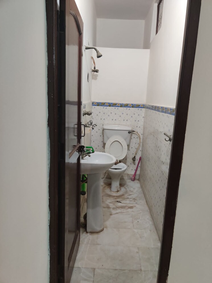 Bathroom, sector 14 1 Bedroom 558 Sq.Ft. Independent House In Sector 14 Gurgaon 9703943