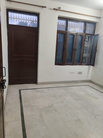 1 BHK Independent House For Rent in Sector 14