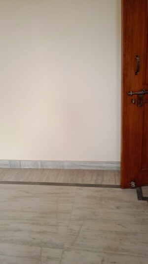 Room in 1 BHK Independent House at Sector 14 – for Rent