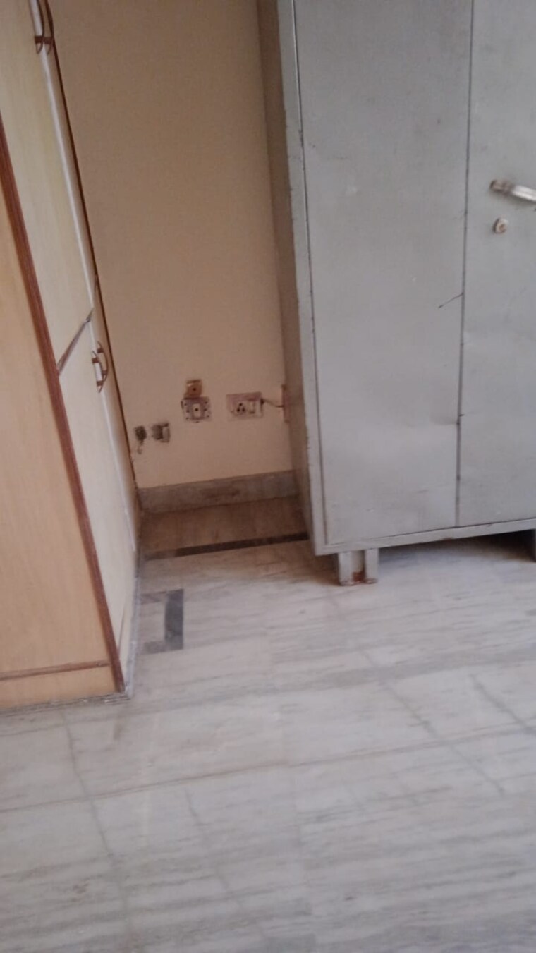 Room, sector 14 1 Bedroom 749 Sq.Ft. Independent House In Sector 14 Gurgaon 9703946