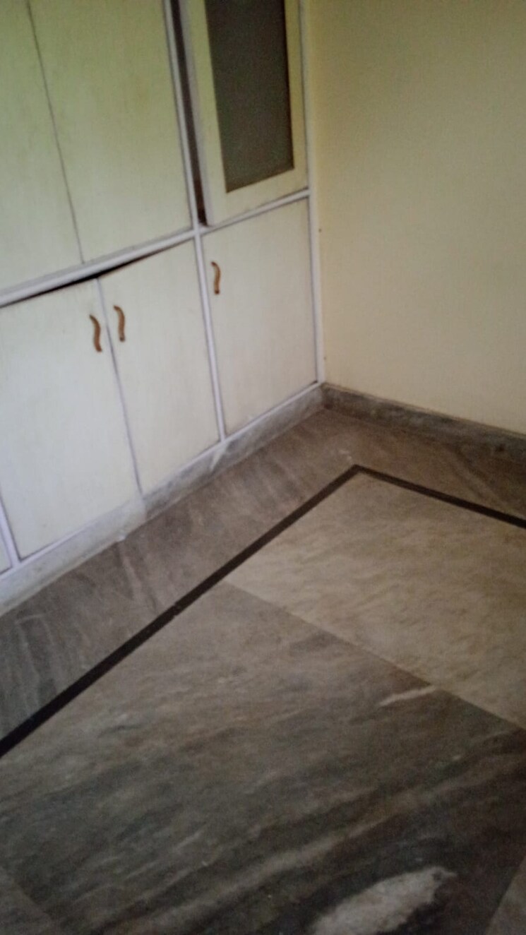 Room, sector 14 1 Bedroom 749 Sq.Ft. Independent House In Sector 14 Gurgaon 9703946