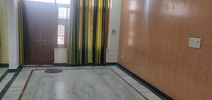 Room, sector 14 1 Bedroom 814 Sq.Ft. Independent House In Sector 14 Gurgaon 9703949