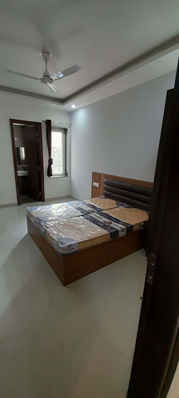 Bedroom, sector 14 1 Bedroom 802 Sq.Ft. Independent House In Sector 14 Gurgaon 9703950