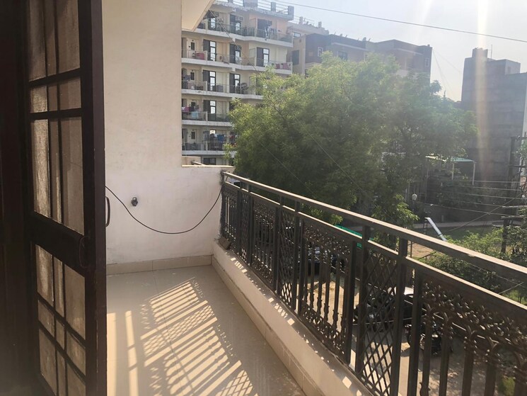 Balcony, rwa-apartments-sector-47 1.5 Bedroom 750 Sq.Ft. Builder Floor In Sector 47 Noida 9703966