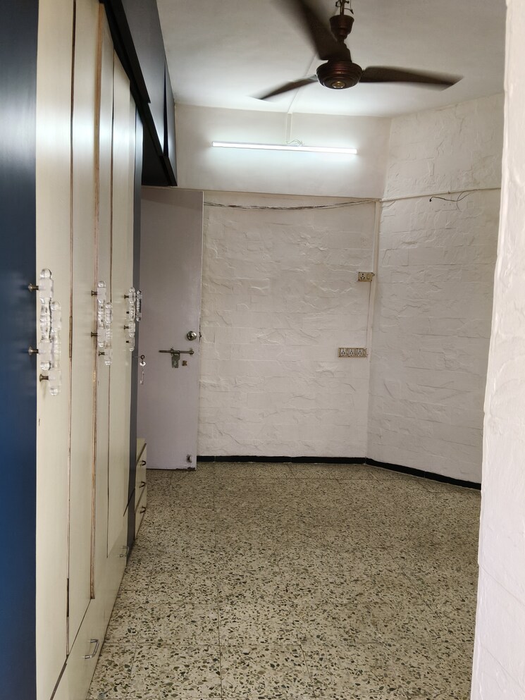 Bathroom, ashirwad-chs-santacruz-east 1 Bedroom 550 Sq.Ft. Apartment In Santacruz East Mumbai 9703970