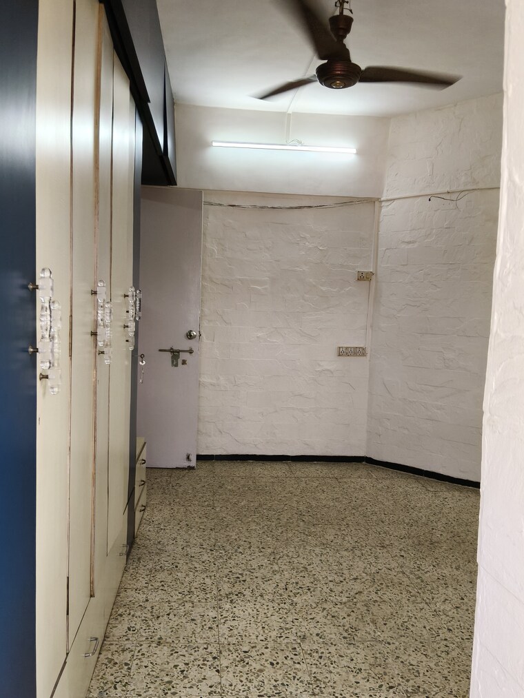 Bathroom, ashirwad-chs-santacruz-east 1 Bedroom 550 Sq.Ft. Apartment In Santacruz East Mumbai 9703970