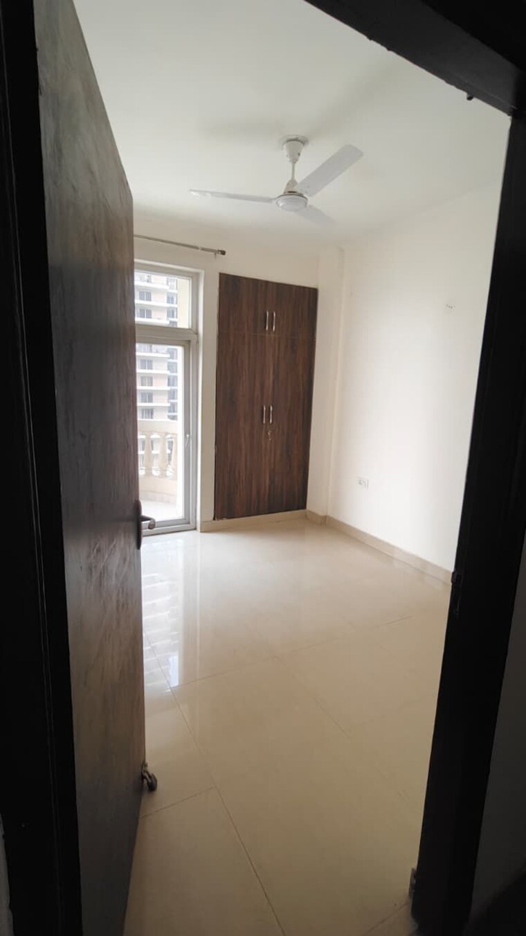 Room, amrapali-heartbeat-city 3 Bedroom 1735 Sq.Ft. Apartment In Sector 107 Noida 9703971