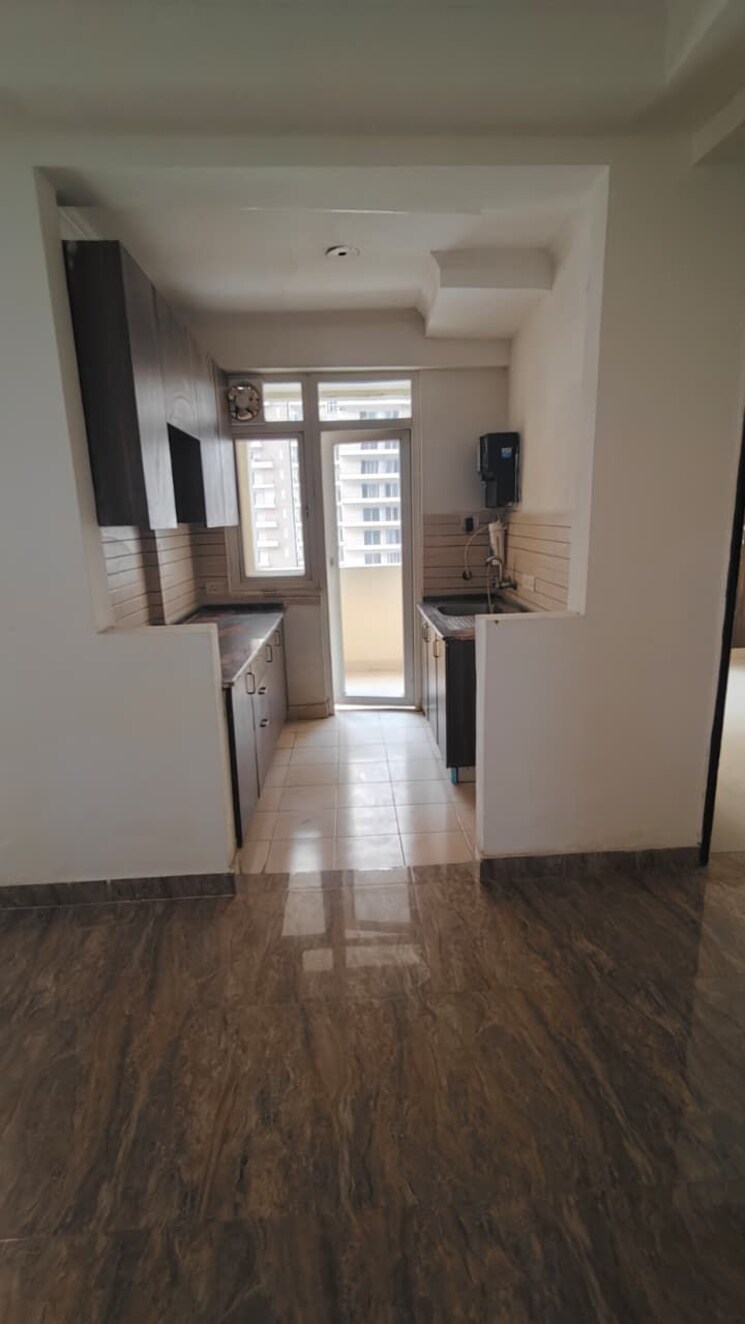 Kitchen, amrapali-heartbeat-city 3 Bedroom 1735 Sq.Ft. Apartment In Sector 107 Noida 9703971