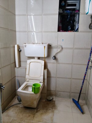 Bathroom in 1 BHK Apartment at Ganesh Darshan Apartment, Santacruz East – for Sale