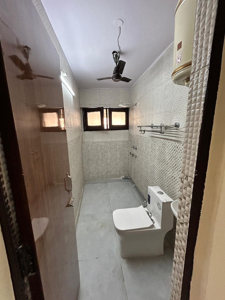 Master Bedroom, apex-anuradha-apartments 2.5 Bedroom 1100 Sq.Ft. Apartment In Paschim Vihar Delhi 9703987