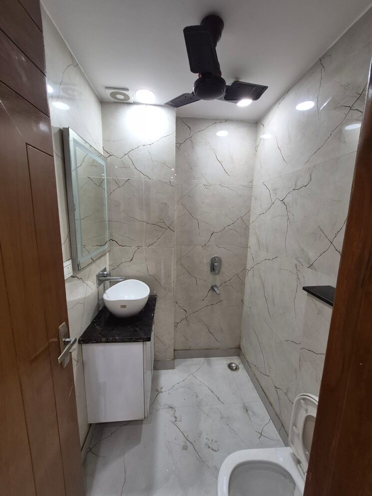 Bathroom, apex-anuradha-apartments 3 Bedroom 1100 Sq.Ft. Apartment In Paschim Vihar Delhi 9703989
