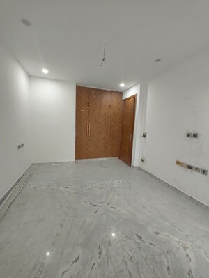 Room in 3 BHK Builder Floor at Chittaranjan Park – for Sale