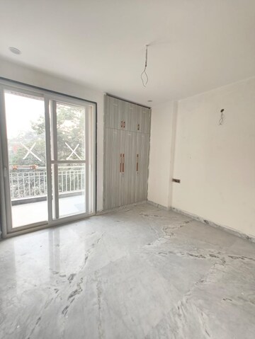 Room in 3 BHK Builder Floor at Chittaranjan Park – for Sale