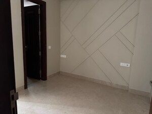 Room in 3 BHK Builder Floor at Safdarjung Enclave – for Rent