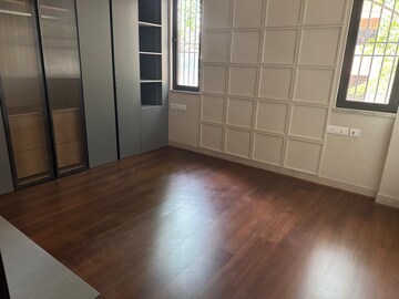 Room in 3 BHK Builder Floor at Safdarjung Enclave – for Rent