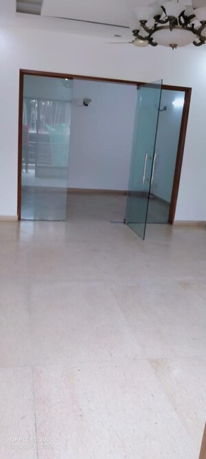 Room in 3 BHK Builder Floor at Green Park – for Rent