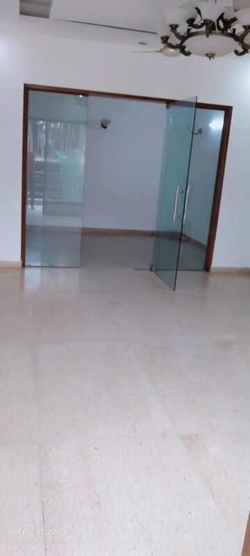 Room in 3 BHK Builder Floor at Green Park – for Rent