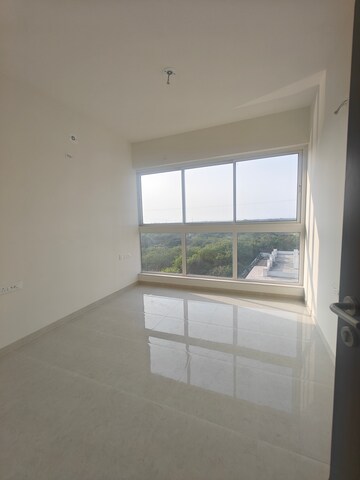 Room in 3 BHK Apartment at Seawoods – for Rent