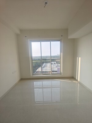 Room in 3 BHK Apartment at Seawoods – for Rent