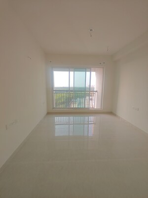 Room in 3 BHK Apartment at Seawoods – for Rent