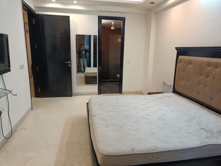 Bedroom, greater kailash i 3 Bedroom 200 Sq.Yd. Builder Floor In Greater Kailash I Delhi 9704003