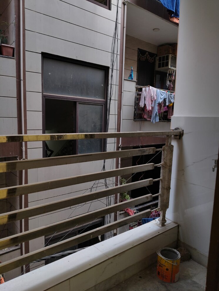 Balcony, govindpuri 3 Bedroom 912 Sq.Ft. Builder Floor In Govindpuri Delhi 9704017