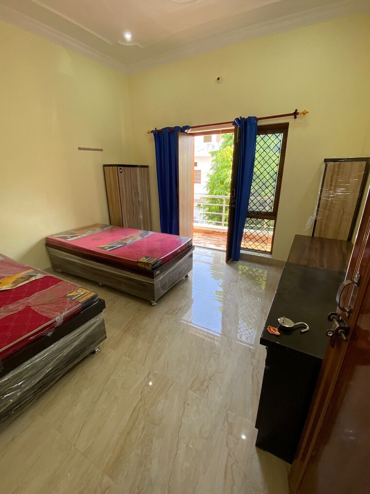 Room, vineet khand Pg For Boys & Girls In Vineet Khand 9704018