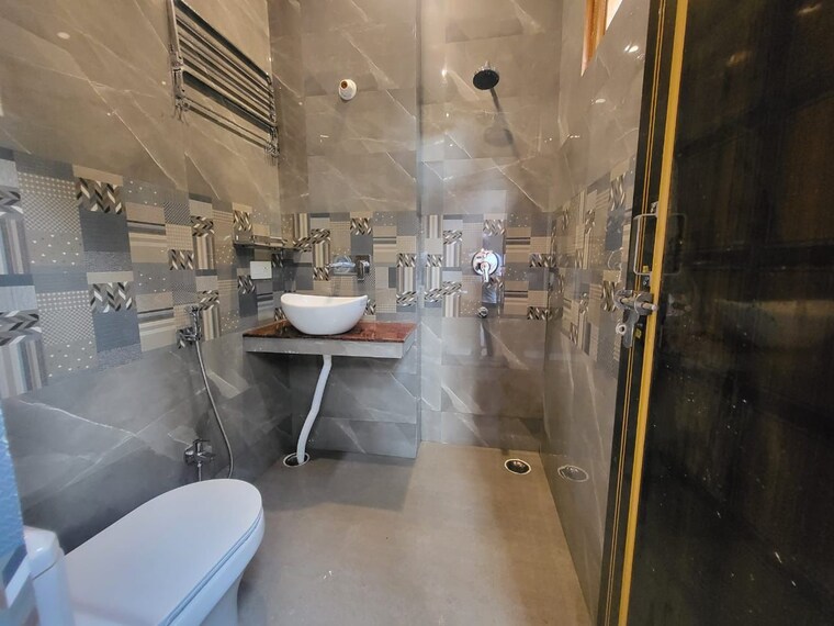 Bathroom, vineet khand Pg For Boys & Girls In Vineet Khand 9704018