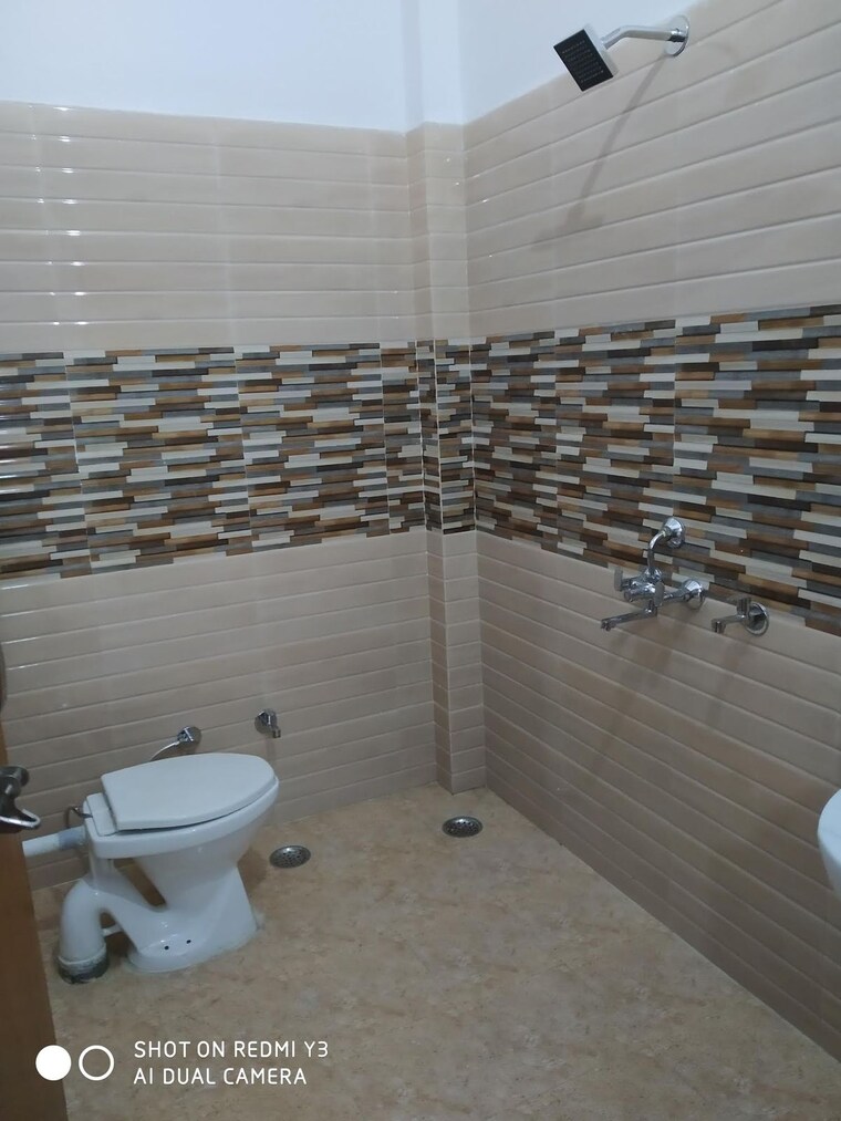 Bathroom, vibhuti khand Pg For Boys & Girls In Vibhuti Khand 9704022