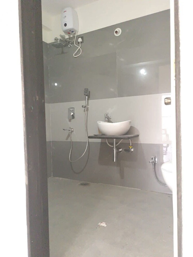 Bathroom, goregaon west Pg For Boys & Girls In Goregaon West 9704033