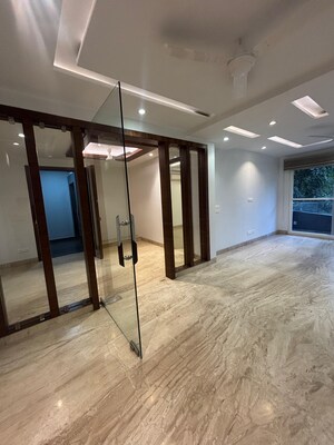 Room in 4 BHK Builder Floor at Greater Kailash I – for Rent