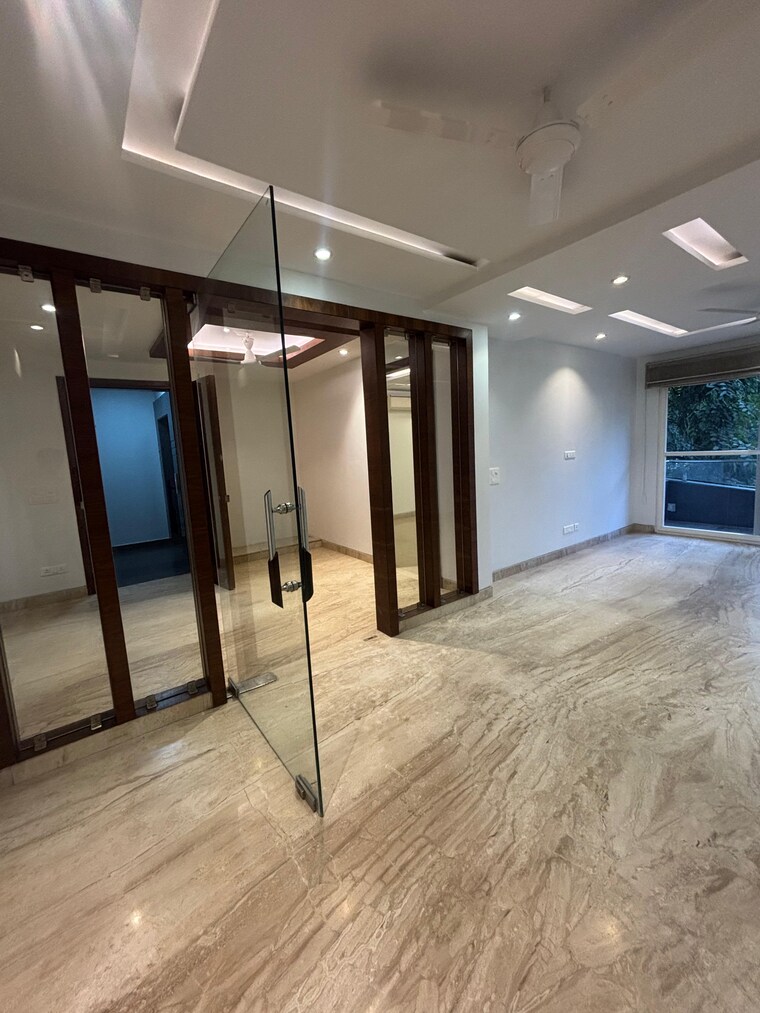 Room, greater kailash i 4 Bedroom 300 Sq.Yd. Builder Floor In Greater Kailash I Delhi 9704042