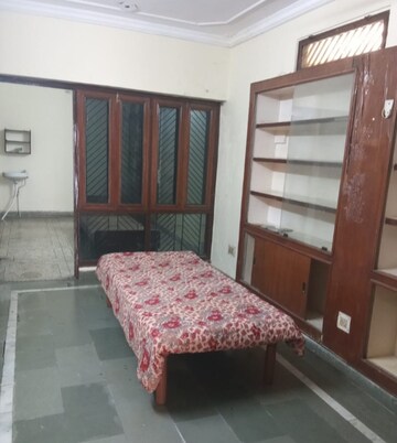 Bedroom in 2 BHK Villa at Aliganj – for Rent