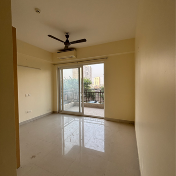 Room in 4 BHK Apartment at Adani Oyster Platinum Tower, Sector 102a – for Rent