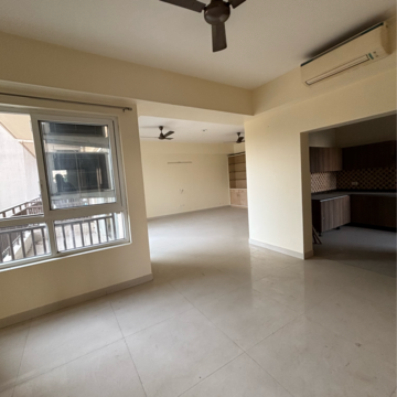 Room in 4 BHK Apartment at Adani Oyster Platinum Tower, Sector 102a – for Rent