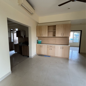 Room in 4 BHK Apartment at Adani Oyster Platinum Tower, Sector 102a – for Rent