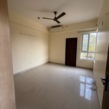 Room in 4 BHK Apartment at Adani Oyster Platinum Tower, Sector 102a – for Rent