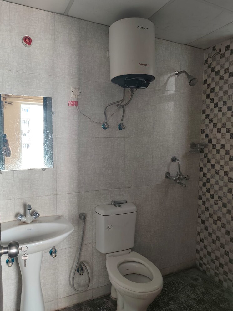 Bathroom, wave-dream-homes 2 Bedroom 808 Sq.Ft. Apartment In Wave City Ghaziabad 9704056