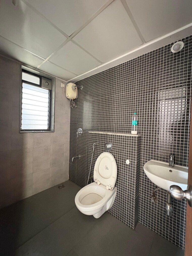 Bathroom, lodha-lakeshore-greens 2 Bedroom 738 Sq.Ft. Apartment In Dombivli East Thane 9704059