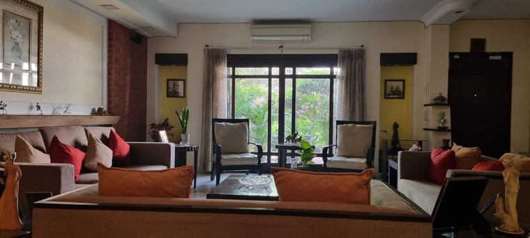 Living Room, palam vihar 5 Bedroom 270 Sq.Yd. Independent House In Palam Vihar Gurgaon 9704089