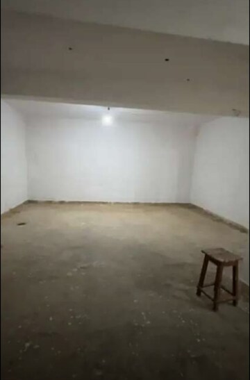  Warehouse For Rent in Husainganj