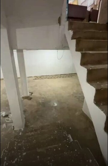 Staircase in  Warehouse at Husainganj – for Rent