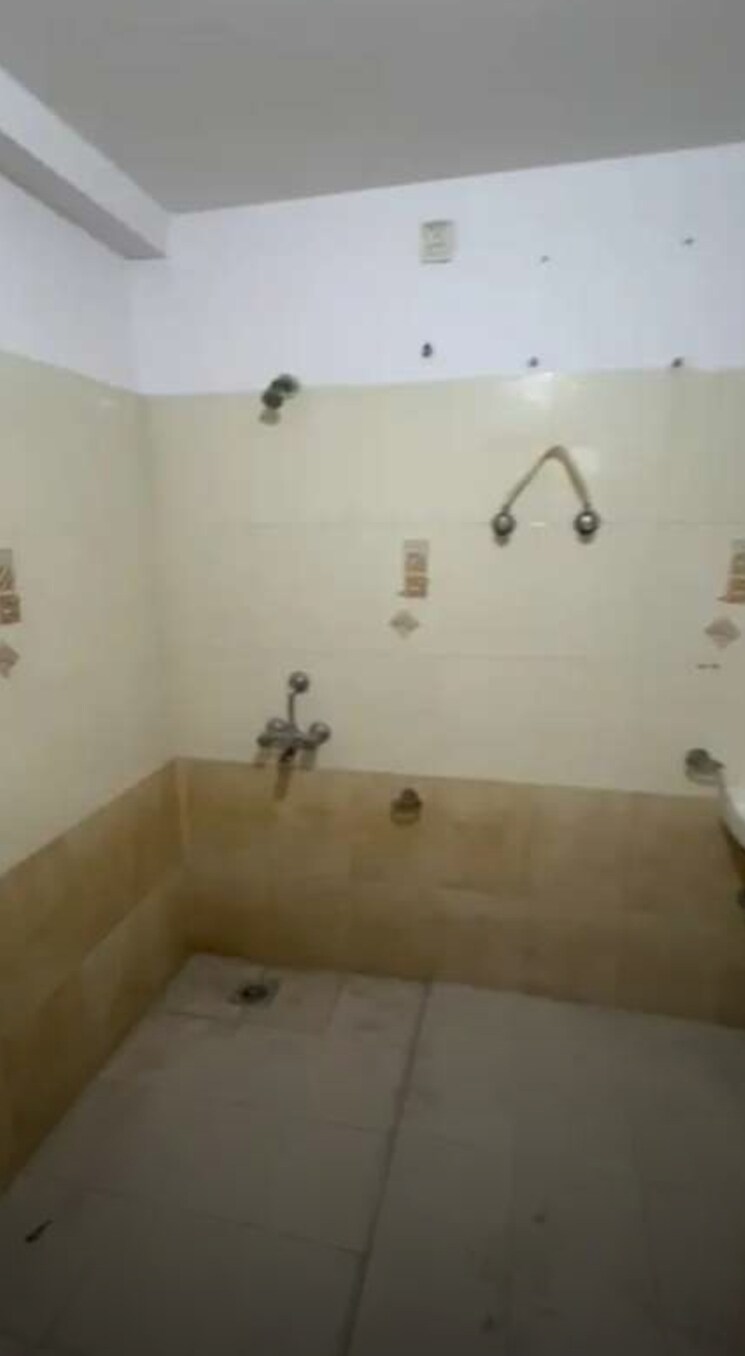 Bathroom, gomti nagar 3 Bedroom 2000 Sq.Ft. Apartment In Gomti Nagar Lucknow 9704116