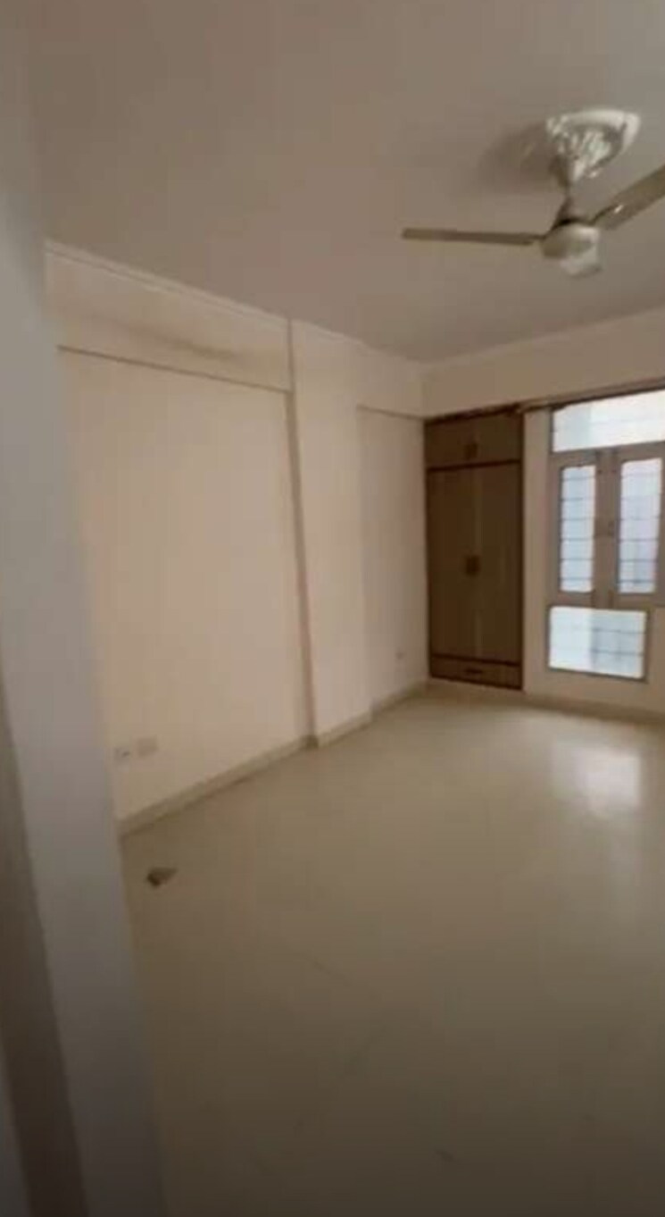 Room, gomti nagar 3 Bedroom 2000 Sq.Ft. Apartment In Gomti Nagar Lucknow 9704116