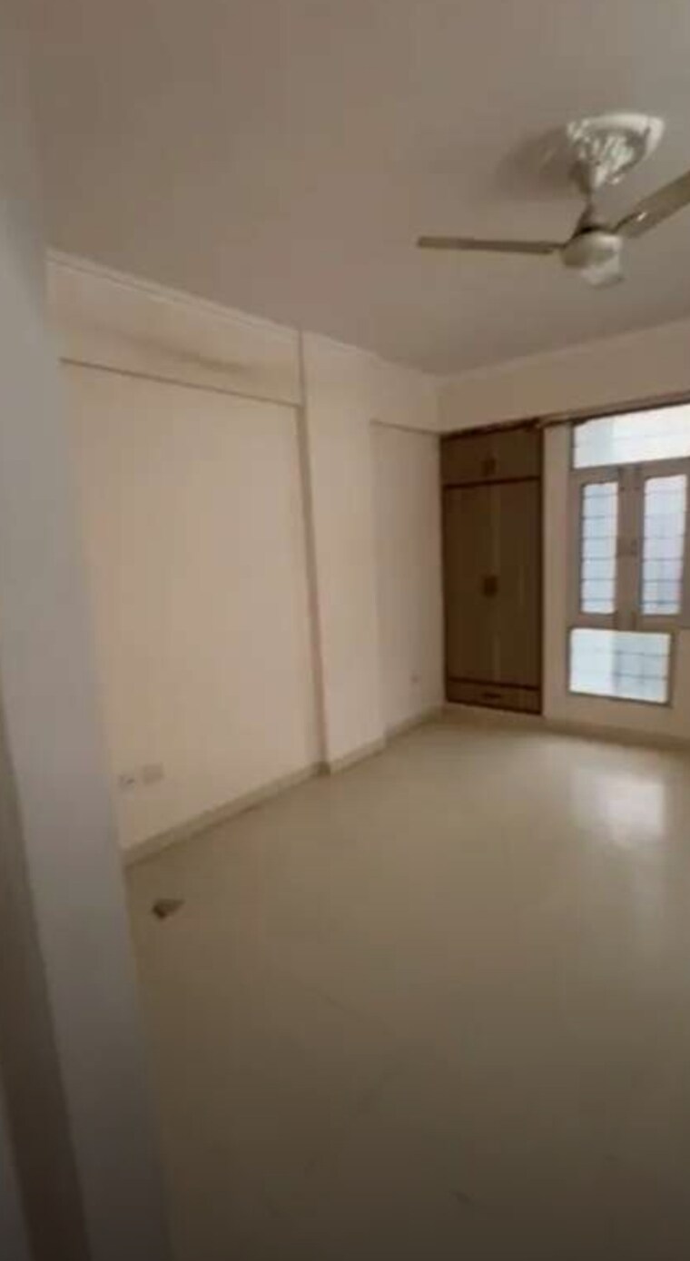 Room, gomti nagar 3 Bedroom 2000 Sq.Ft. Apartment In Gomti Nagar Lucknow 9704116