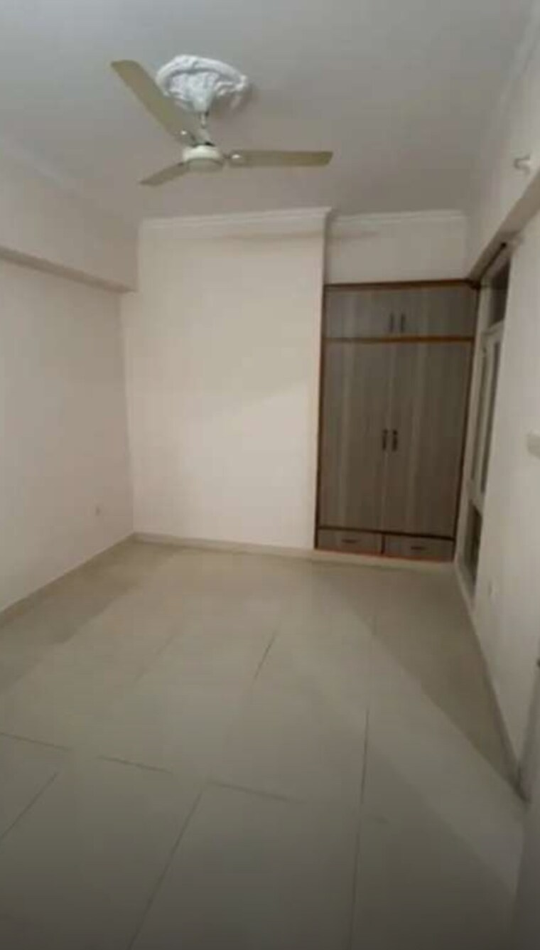 Room, gomti nagar 3 Bedroom 2000 Sq.Ft. Apartment In Gomti Nagar Lucknow 9704116
